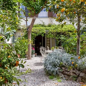  Bed and breakfast Secret Garden